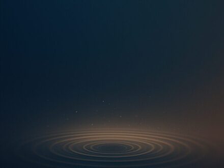 青い水面に静かな波紋が広がる抽象的イメージ。静けさと観ることの象徴。